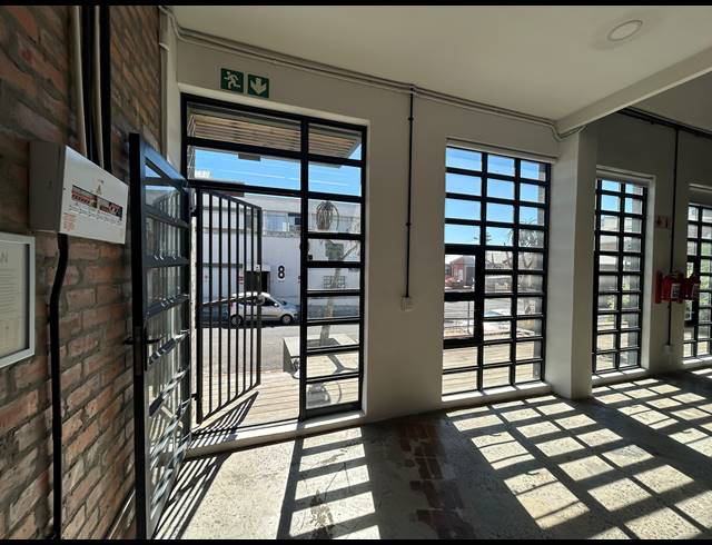 297M² BUILDING TO LET IN SALT RIVER